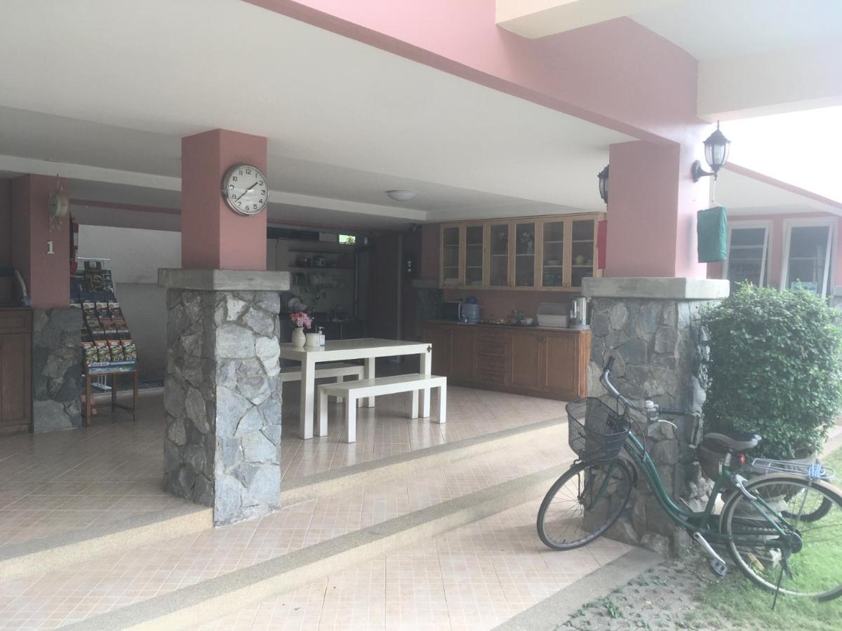 Triple Palms House Hotel Chiang Mai Exterior photo